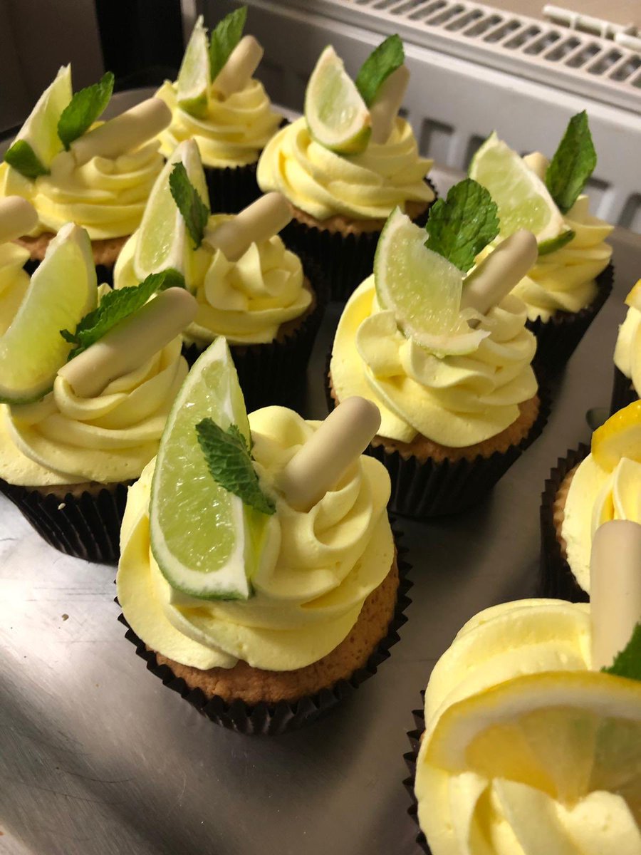 juliewuliex's tweet photo. Absolutely love what I do!! #DollyDimples #Love #Cupcakes #FoodArt #SmashingIt 🧁🧁❤️ https://t.co/rebAF7Gj0F