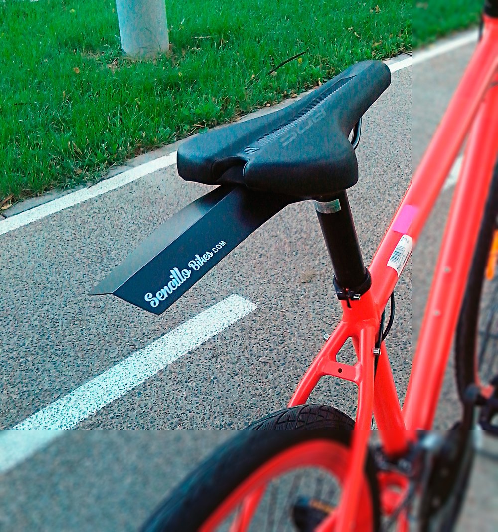 Este fin de semana en  #EjeadelosCaballeros <a href="/ciclismoesvida/">Ciclismo es Vida</a> colaborar con <a href="/CruzRojaZgz/">Cruz Roja en Zaragoza</a> es #SENCILLO  adquiriendo un guardabarros en la carpa de <a href="/aquagraria/">Museo Aquagraria</a> ya que el 100% del importe se entregan a Cruz Roja de Ejea #noscuidan