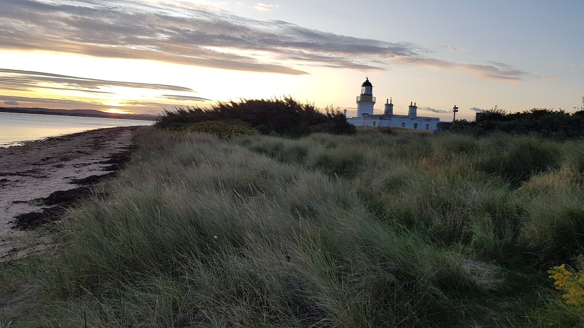 Sun rising at Chanonry Point today. If you're heading there , the rising tide is 5pm onwards for dolphin viewing .🐬🐬🐬🐬🐬