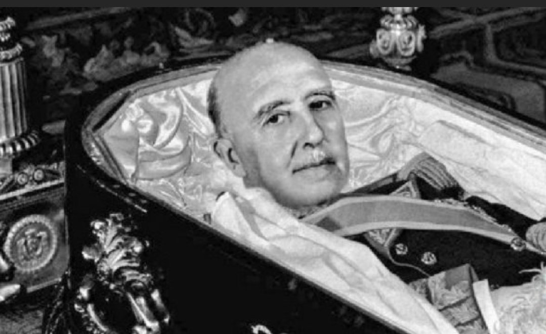 g_oihane's tweet photo. RiSe AnD ShinEeEeEEEeeeE #unboxingfranco https://t.co/NPGnAOfZPo