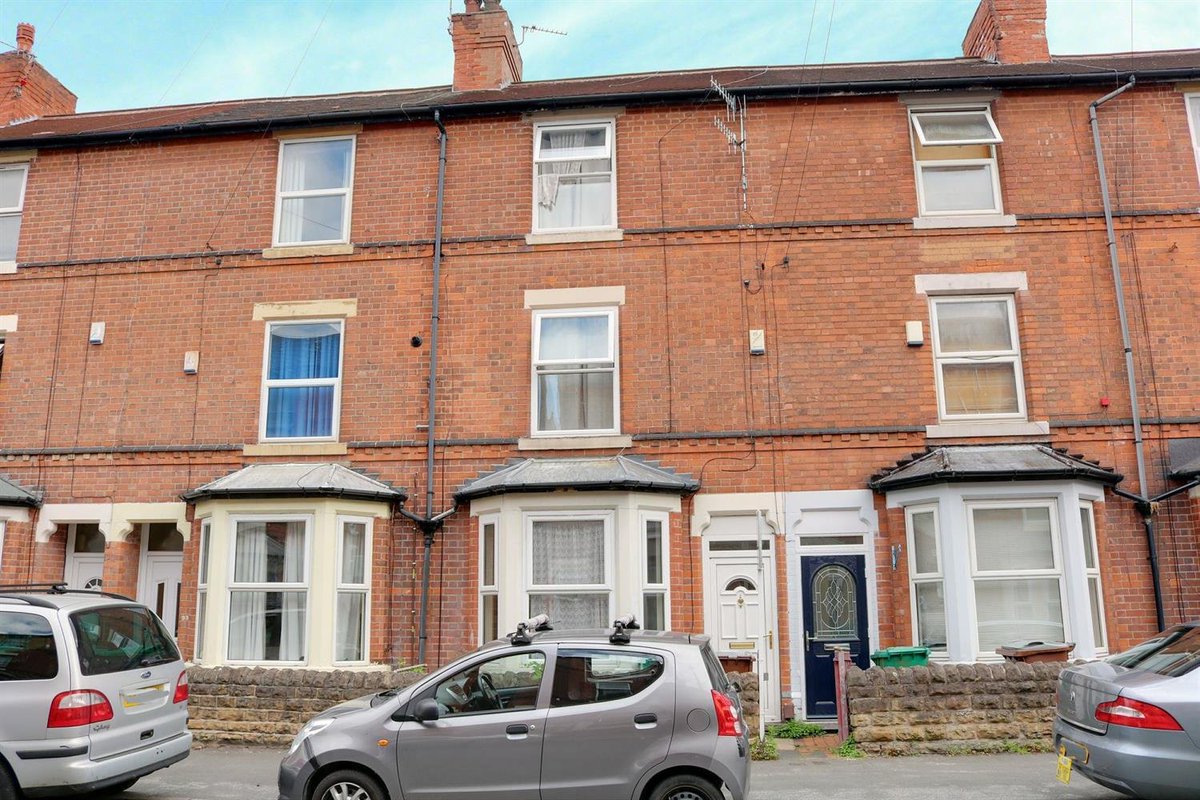 NottinghamHaart's tweet photo. A 4 bedroom Victorian bay fronted mid terrace conveniently located at the heart of the popular Meadows you are in easy reach to both the city centre and West Bridgford
https://t.co/Nh0yTqsOi7 https://t.co/3zfztM4SV8