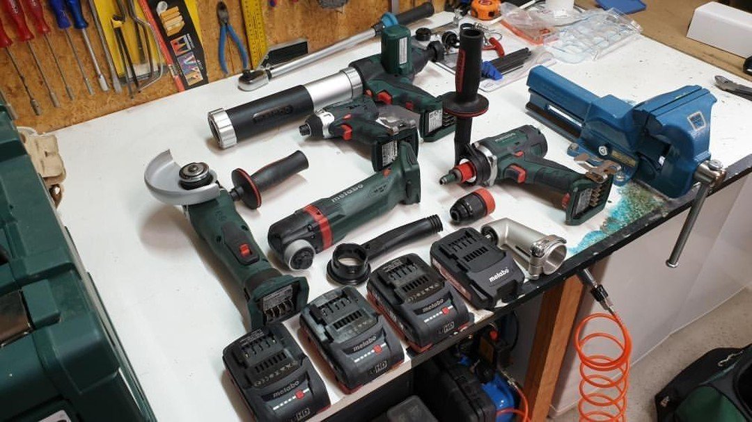 MetaboNAmerica's tweet photo. Very nice Metabo 18 V Cordless Range 💪😉 PC: @damianvendel ✅✅✅ Shop Cordless: https://t.co/P4HjYirKRB 

#metabo #professionalpowertoolsolutions #tools #powertools #cordless #cordlesstools #cordlesspowertools #18v #lihd #drill #anglegrinder #grinder #multitool #caulkinggun https://t.co/UH4xkeLGbz