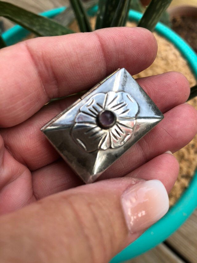 haifa_girl's tweet image. Excited to share this item from my #etsy shop: Vintage Sterling Silver Wedding Ring Box with Floral Amethyst Accent Stamped Silver #trinketboxes #ringbearerbox etsy.me/32KFsAL