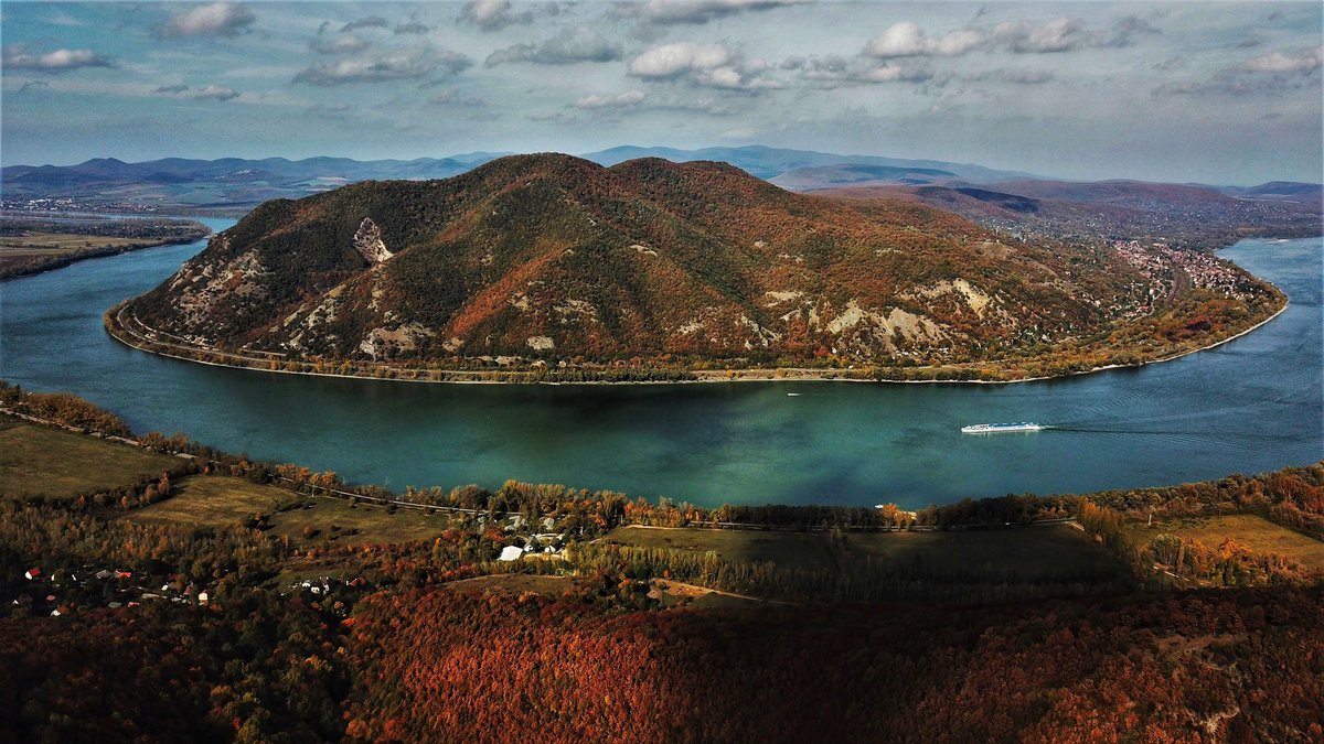 KapolnanViinit's tweet photo. #kuvatUnkari @BudapestTrips:
Syksyinen Tonavan mutka ruskaväreissä kaunis
➡️🇭🇺📸 #kuvatHUN #Unkari #Tonava #Tonavanmutka
https://t.co/cy94UXMhmK