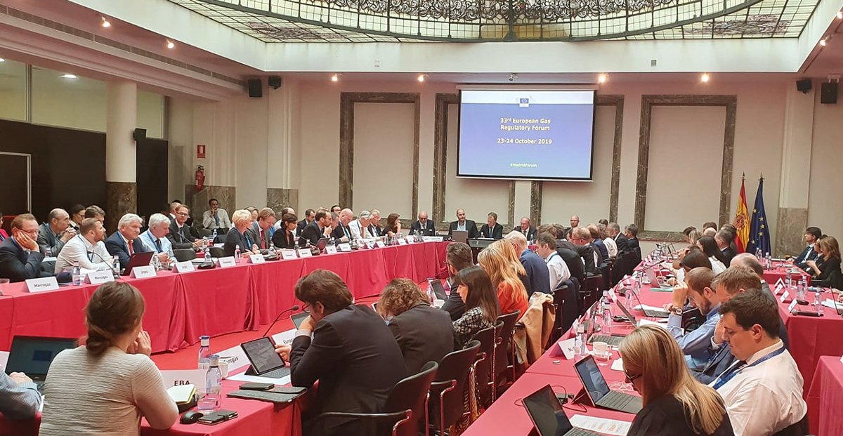 On the second day of the #MadridForum 🇪🇸 interesting speeches on how to implement markets for #RenewableGases taking into account infrastructure readiness and regulatory barriers.

🧐 Agenda, Presentations, Background documents and Interventions 👉 bit.ly/2Wh4buc