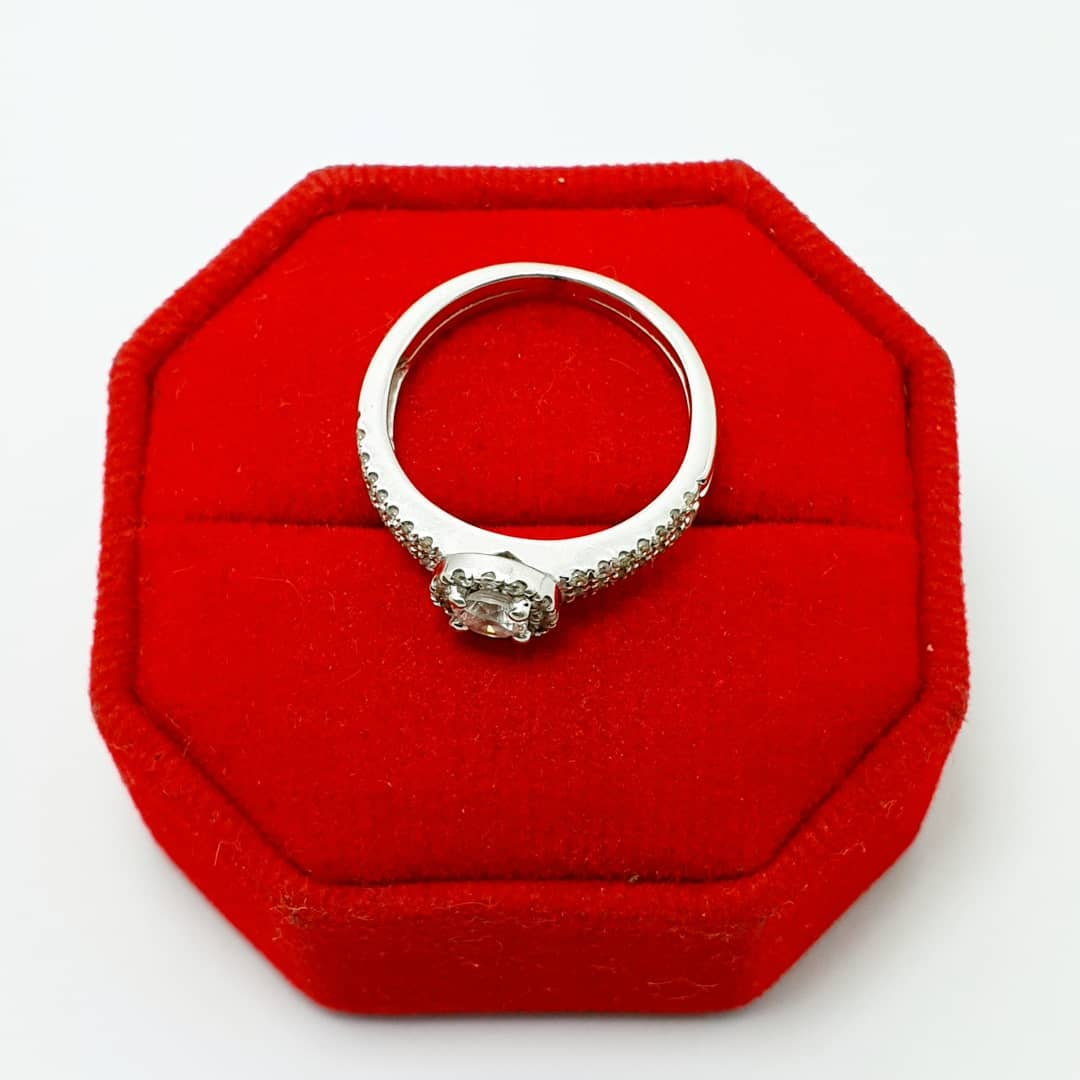 แหวนทองคำขาว 9K ประดับ CZ เบอร์ 51 หน้ากว้าง 7.5 มิล น้ำหนัก 3.1 กรัม ราคา 2,750 บาท
สนใจสั่งซื้อ Inbox มาได้เลยค่ะ หรือ
ไลน์ : zoey_m27
 โทร 📞 : 0633153898