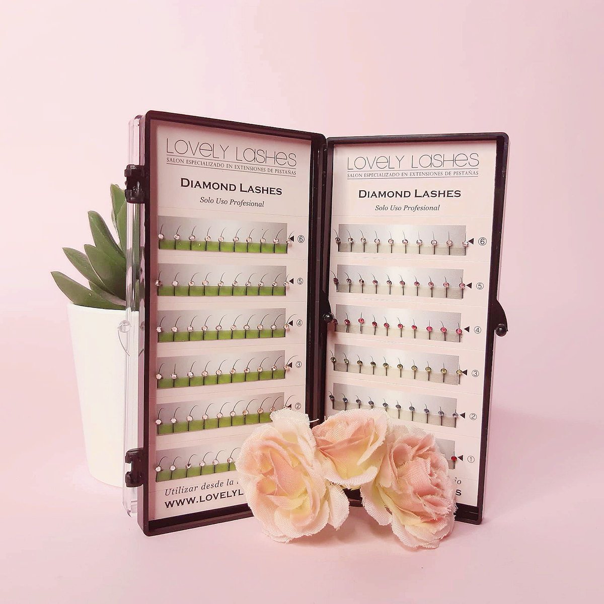 ¿Qué os parece estas pestañas de Swarovski? 💖 Nada mejor que darle un toque so chic a tus pestañas😍
.
#saloneslovely #lovelyspain #pestañaspeloapelo #lashesextensions #pelosporpunto #madrid #barcelona #secilla #huelva