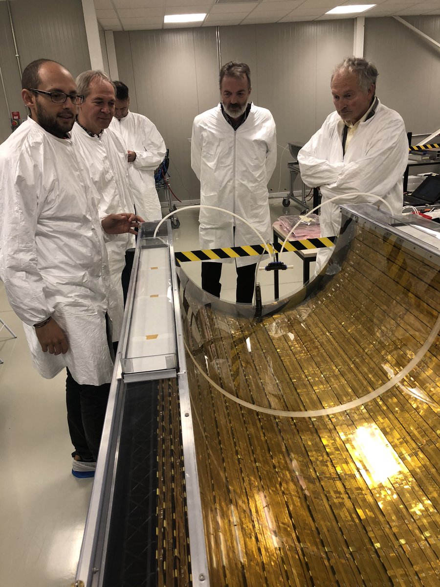 Bezoek aan de ITS detector van ALICE - met Utrecht collegas. Het echte experimentele werk om straks met plm 13 miljard pixels bostingen tussen zware ionen te kunnen registreren #_nikhef