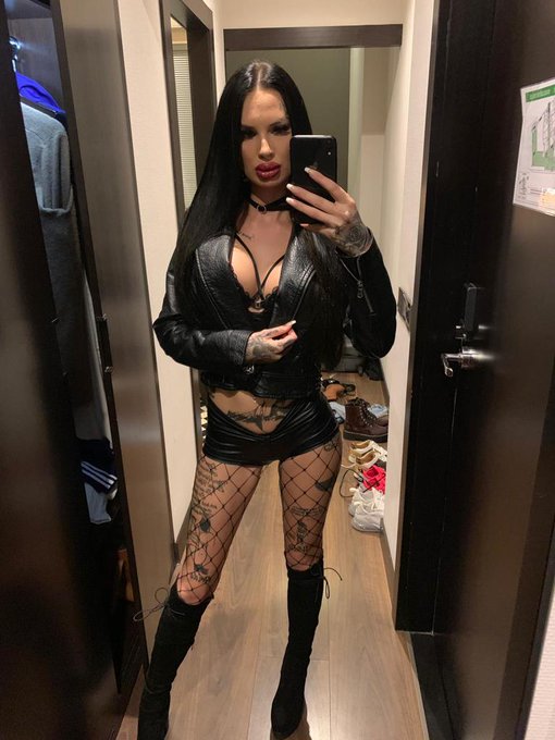 Guten Morgen. Ich erhole mich langsam von der Venus. Aber es geht gleich wieder weiter! Am Wochenende<a href="/tag/neuesprofilbild"class="tags"><span>#neuesprofilbild</span></a>