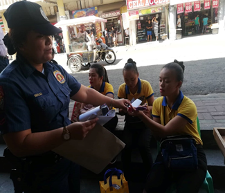 sanfernandocps's tweet photo. d. In line with the PNP PATROL Plan 2030, at about 9:00 AM, of October 24, 2019,personnel of this station under the supervision of PLTCOL PAUL YÑIGO GAMIDO, Chief of Police conducted dialogue and distribution of flyers re anti-illegal drugs,anti-criminality. https://t.co/xfgqfROSDP