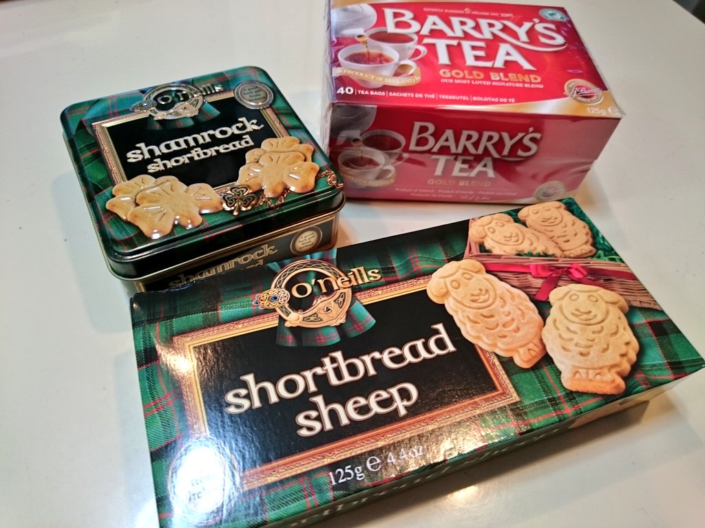 松本侑子 日本初の全文訳 赤毛のアン Twitter वर モンゴメリファンクラブ バターカップス の会報発送会へ ９月のアイルランド ツアーで買った 赤毛のアン ゆかりのお土産を持参 バリー紅茶 ダイアナのバリーはアイルランド人の名字 ショートブレッド