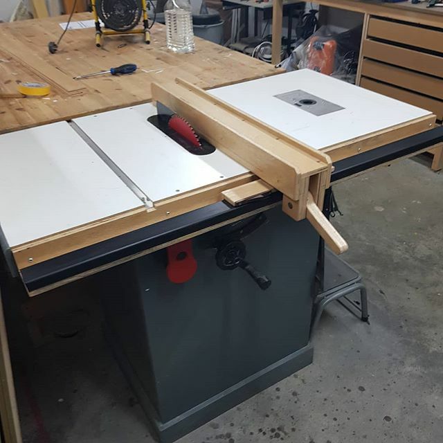 I upgraded the fence rail on my homemade table saw, it just wasnt right, mainly because I didnt make it dead flat. At one point the fence would be square and at another position it wasn't. So I upgraded it to a metal 50x25 box rail, hopefully this prefor… ift.tt/2BFuqkq