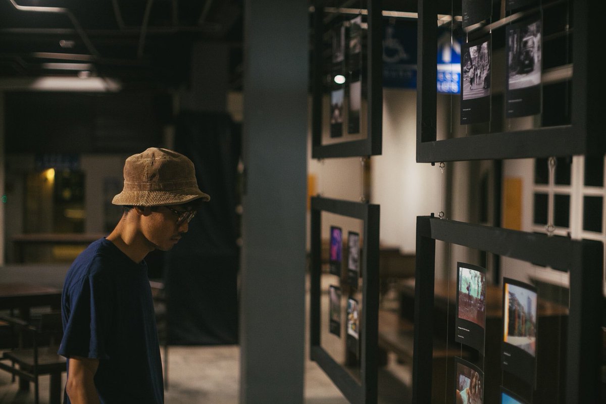 Pameran Analog Photography bertajuk JUXTAPOSE yang sedang berlangsung di Rumah Sanur, masih bisa teman-teman nikmati hingga 2 November mendatang. Yuk mampir!