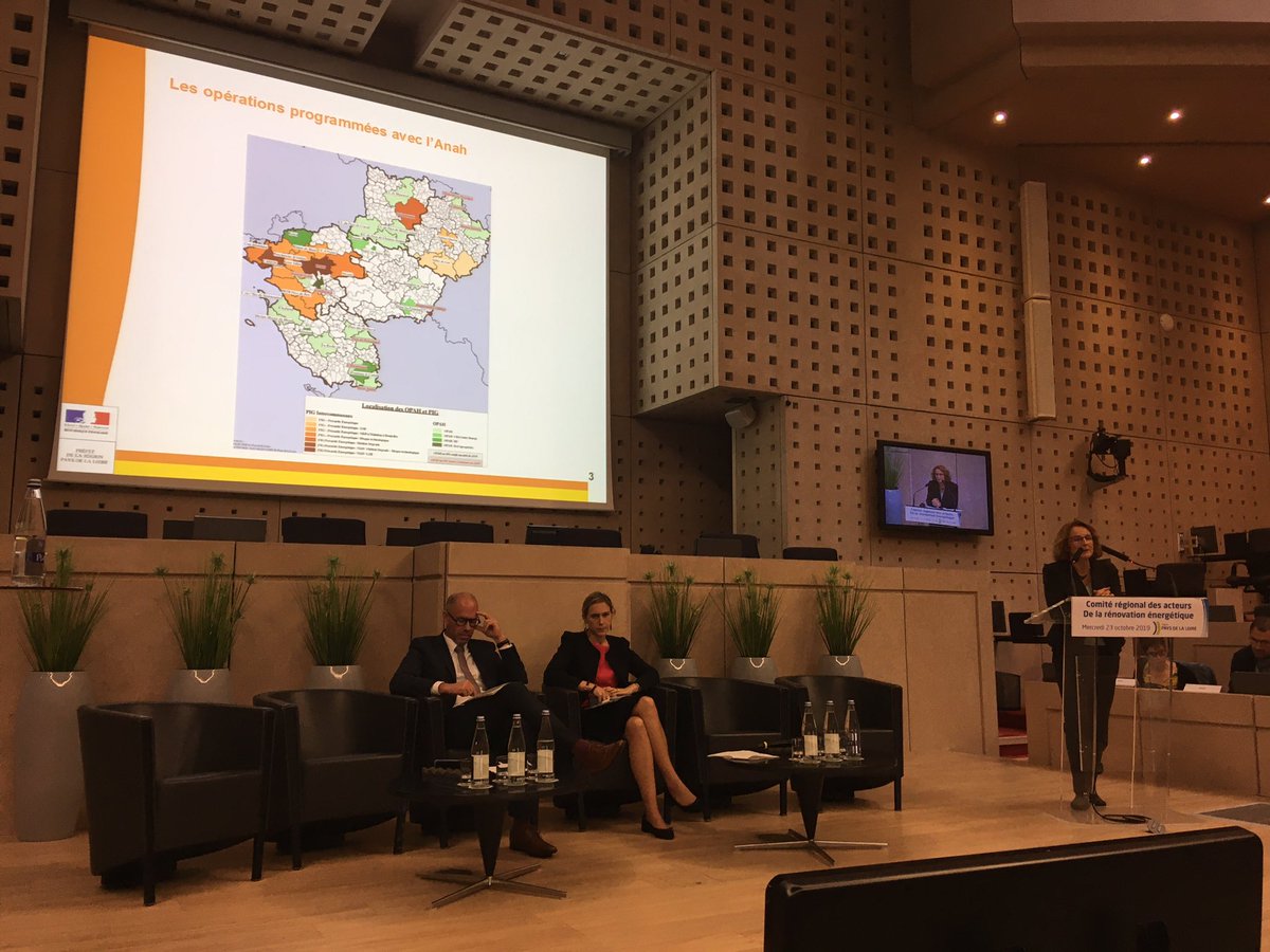 laurentgerault's tweet photo. Installation avec @Prefet44 du 1er comité régional des acteurs de la #RénovationEnergétique à @paysdelaloire
Collectivités, filières, asso. @ademe pour co-construire le #PREE et #SPHEE
▪️Etats des lieux
▪️Nouveaux dispositifs #SARE #PITE
▪️Nouveaux Outils région #SEMCV #PTRE https://t.co/duDYFB1iFS