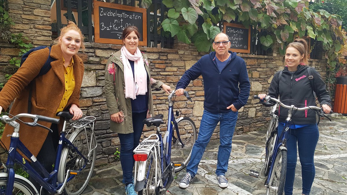 EmmaLR80's tweet image. #Durnstein looking  stunning today #Autumn #RivieraTravel