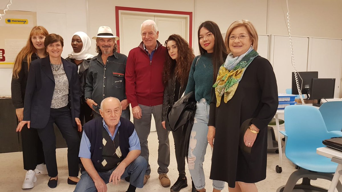 Di nuovo insieme dopo 4 mesi. Torna lo #sportellodigitale alla #PalestraInnovazione <a href="/fmdigitale/">Fond. Mondo Digitale</a>. Generazioni lontane si avvicinano grazie agli strumenti del #digitale e alle #nuovetecnologie