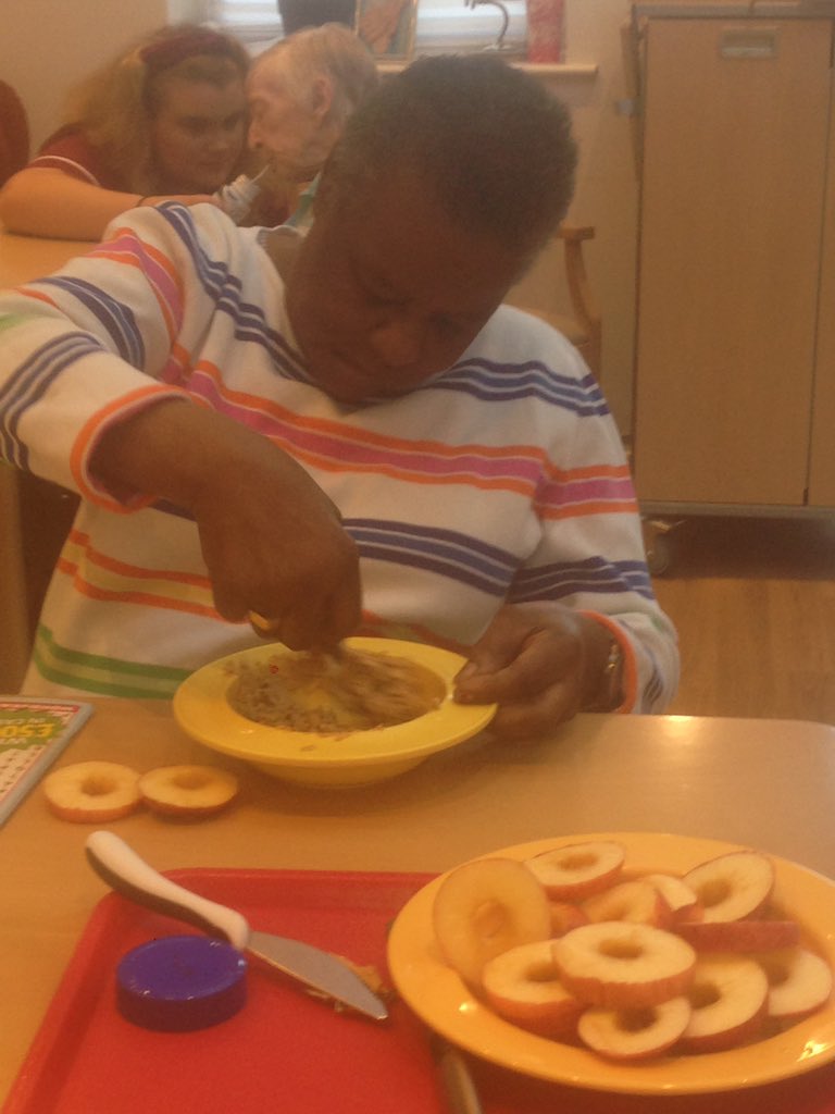 RowallanHouse's tweet photo. @RowallanHouse we love any excuse to celebrate an occasion. Today we celebrated #nationalappleday making apple sandwiches #laughter #groupactivities #conversations #sensoryskills @EOLCbhrut1 @NAPAlivinglife @carehome_co_uk @DementiaUK @alzheimerssoc https://t.co/6VCLntfXMp