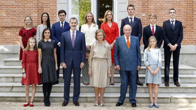 lavidamata's tweet photo. Ahora toca sacar a estos restos de Franco #HoySeSale #exhumacionFranco #FrancoSalESP #unboxingfranco #FrancoCalientaQueSales https://t.co/xJk11u07rf