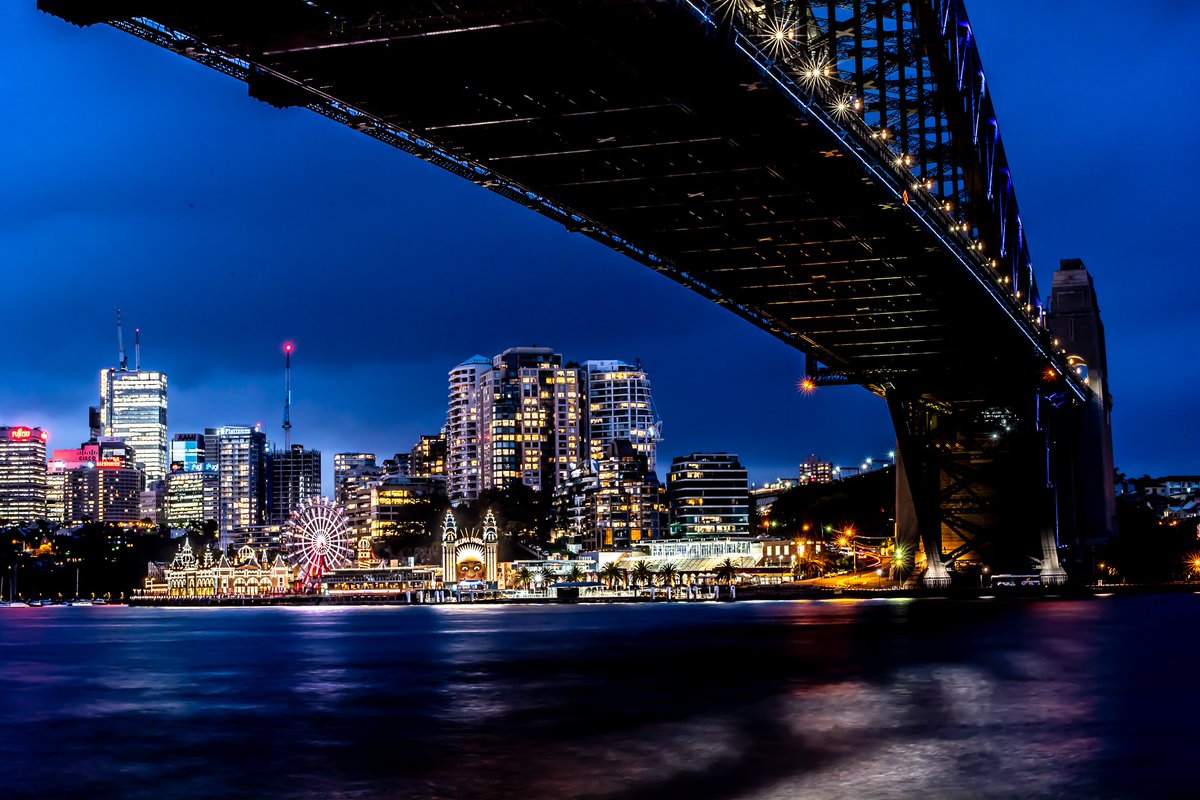 Sydney Harbour Bridge at night. 

#sydney #sydneyharbour #australia #ilovesydney #seeaustralia #travel #milsonspoint #visitnsw #sydneycity #harbourbridge #seesydney #newsouthwales #nsw #sydneylife #circularquay #sydneydining #sydneylocal #moniqueharmer #citylights