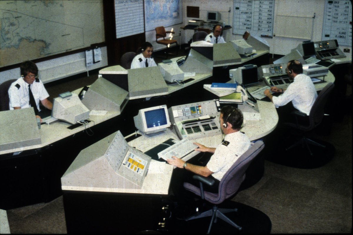 ⏰ Throwback ⏰... to Falmouth Operations Room in 1997 this #InternationalControlRoomWeek – recognising our #UnsungHeroes both past and present! 📞 9️⃣9️⃣9️⃣ Coastguard... #NotAllHeroesWearCapes #ThrowbackThursday #TBT #999Network
