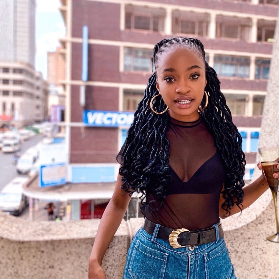 indalonubianN's tweet photo. It's T H U R S D A Y ๐ฆ and we are loving @ZandiFinca hairdo ๐๐ they decided with Enhle to switch things up and add crochet goddess locks to lengthen her short locks....
#DedicateThursdayToLocks #WomenSlayingLocks #PeopleOfIndalo https://t.co/H7lrv9cVHH