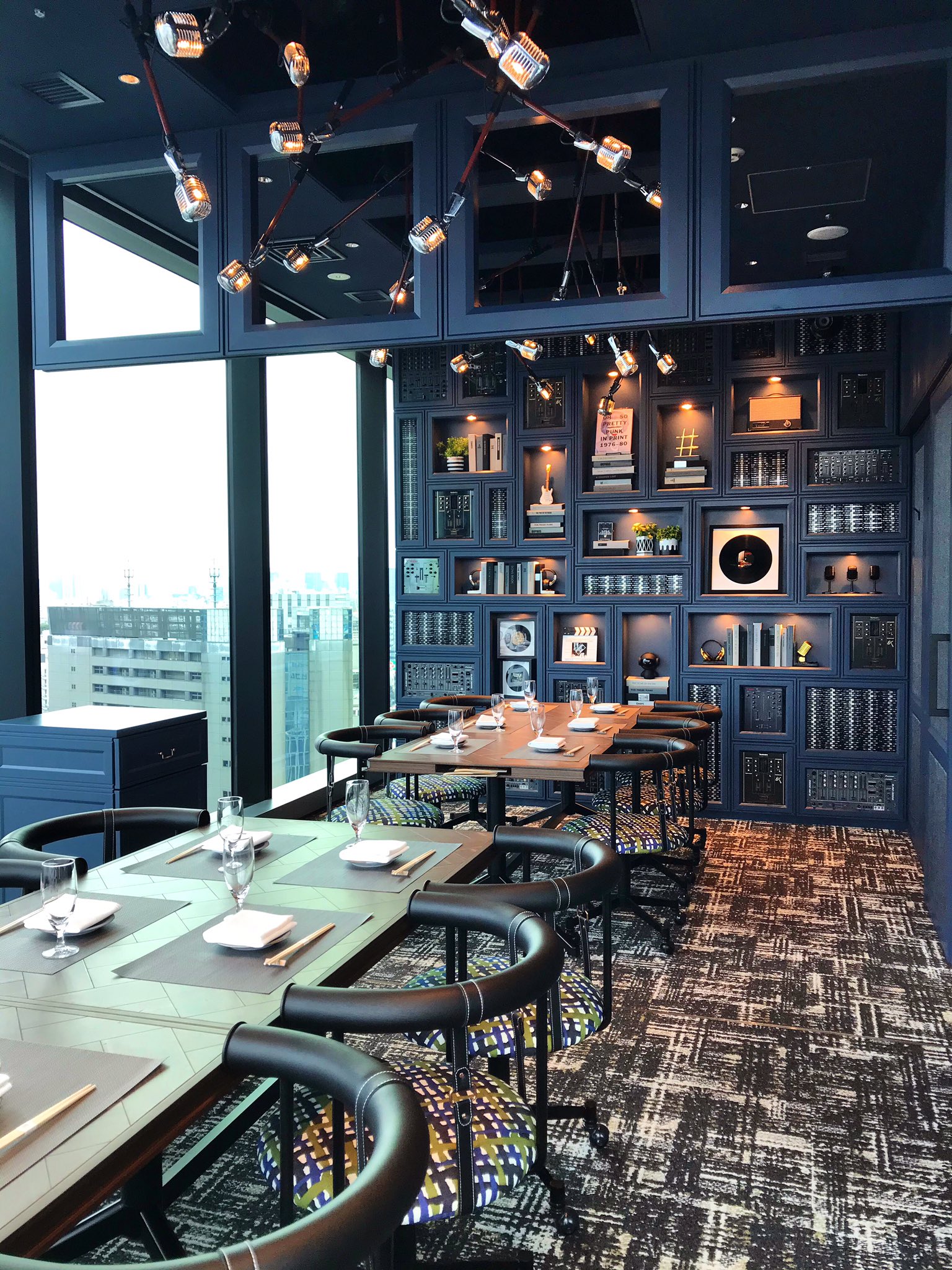 ゆりむー 11 1にオープンする渋谷スクランブルスクエアの内覧会に来ております ついに つるとんたんが渋谷上陸するよ これがその内装なんだけども おしゃすぎ 眺め最高 個室もあり T Co Vxsoiwcraf Twitter