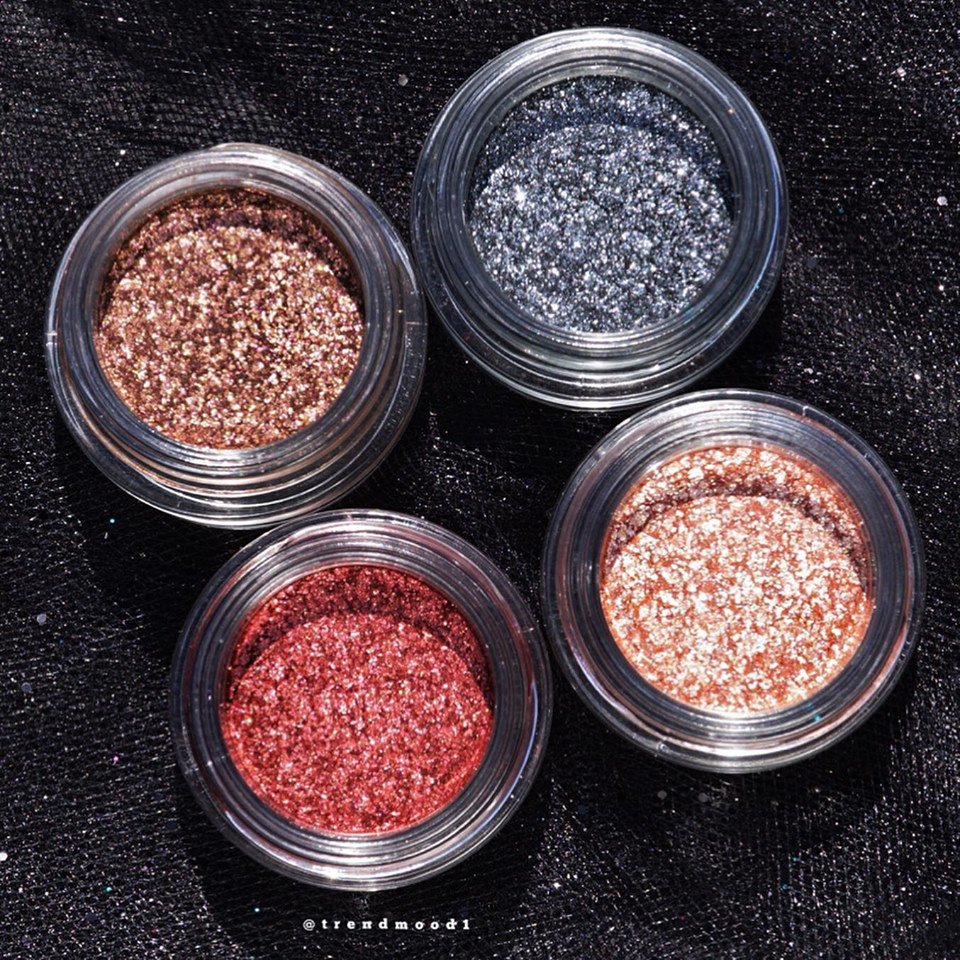 herstyleasiath's tweet photo. วิ้งกระแทกตาตายกันไปข้างนึง Shimmer Eye Glaze ของ Kylie ออกมาใหม่ 4 สี วิ้งสะใจมาก แต่งไปปาร์ตี้รับรองเกิด! //แอดมินดิสโก้บอล

Cr. TrendMood

#HowtoPerfect #ของดีบอกต่อ #ของมันต้องมี #ไว้รีวิวห้ามขายของโว้ยย https://t.co/S5JXGE6UWE