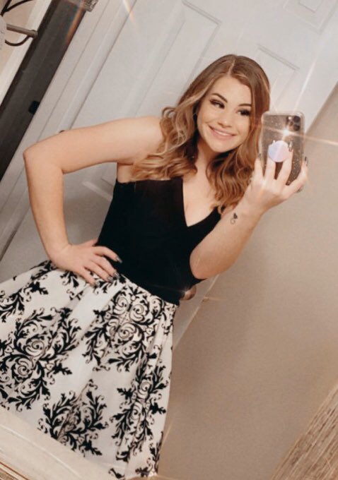 ErinLeeC77's tweet photo. Happy Birthday my Beautiful Girl! I love you more than words. You are truly my sunshine and best friend. Have a wonderful day! 🎈❤️🎉💕 @y2moxley https://t.co/4EHqSuL7nR