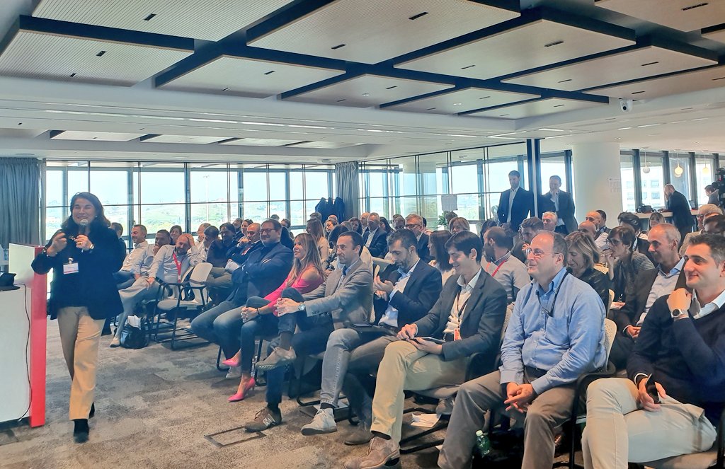 <a href="/mcaramazza/">marella caramazza</a> Direttore Generale di <a href="/ISTUD_IT/">ISTUD BusinessSchool</a> ci dà numerosi spunti di riflessione sui molteplici fattori che influenzano le agende e le alleanze dei decisori aziendali, per capirli meglio ed essere in grado di dar loro un'esperienza distintiva e di successo. #OracleExperienceDay