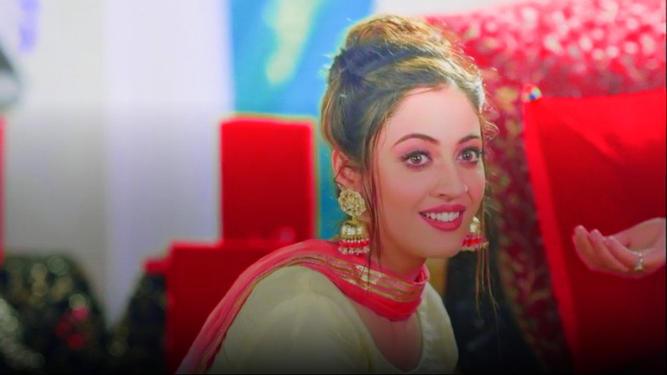 __alhadin__'s tweet photo. Wow she is so BEAUTIFUL 😍
#YehJaduHaiJinnKa #Aman #Roshni #RoshAn #vikramsinghchauhan 
#aditisharma https://t.co/QyxnMjF3rz