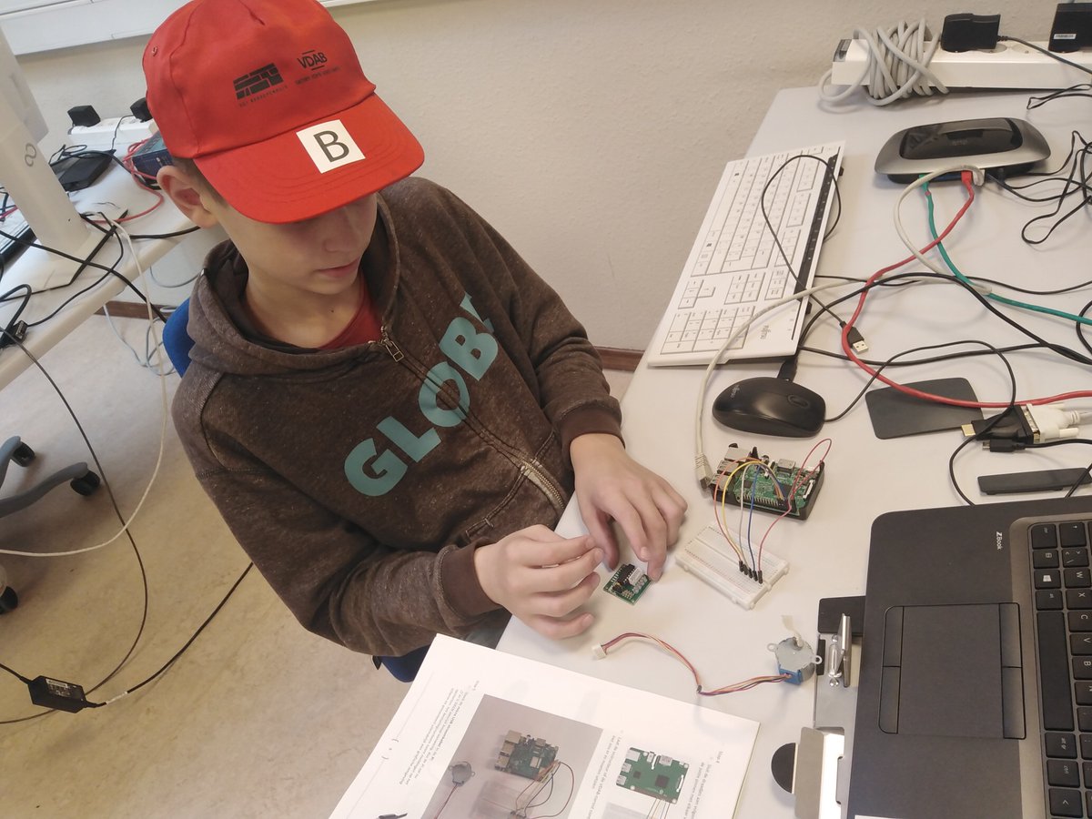 Schematisch werken. Internet of things is de toekomst #beroepenhuis #enallesbeweegt #doedagvdab