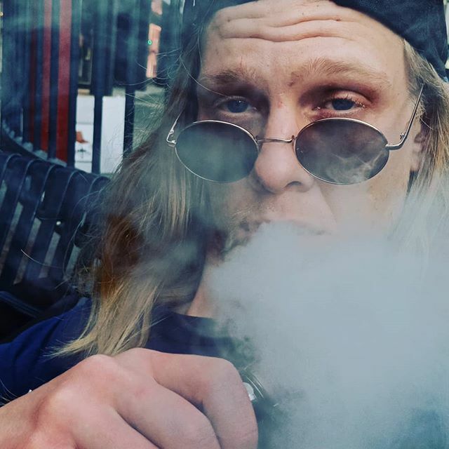 RonJonTony's tweet image. Chunk on the #vape steez. ift.tt/2oidugS