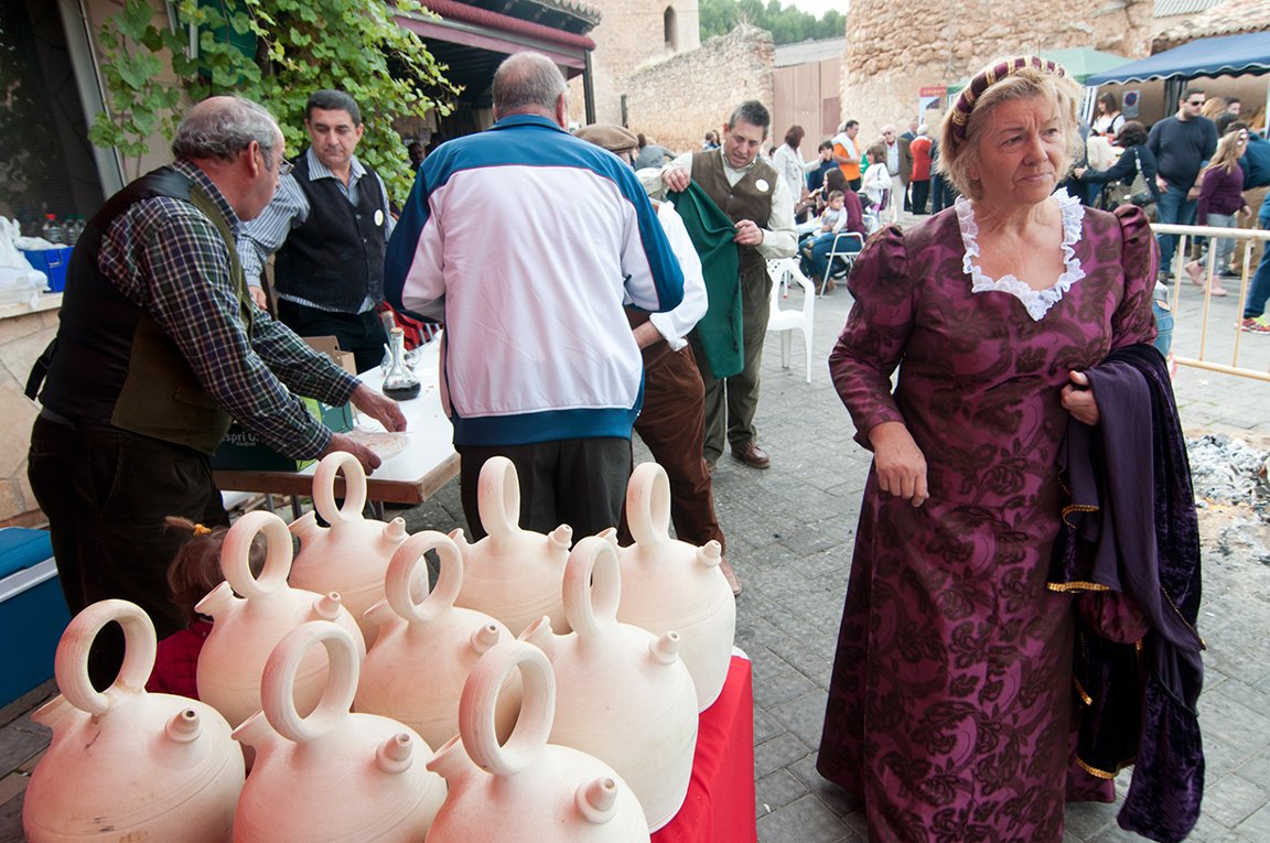 turismoengu's tweet photo. Este fin de semana se celebra la Feria de San Simón y San Judas en Cifuentes, una tradición medieval que se remonta a los tiempos de Alfonso X El sabio. Habrá degustaciones gastronómicas, actos culturales, exposiciones, muestras de artesanía de toda la geografía española https://t.co/fEVfEujkDR