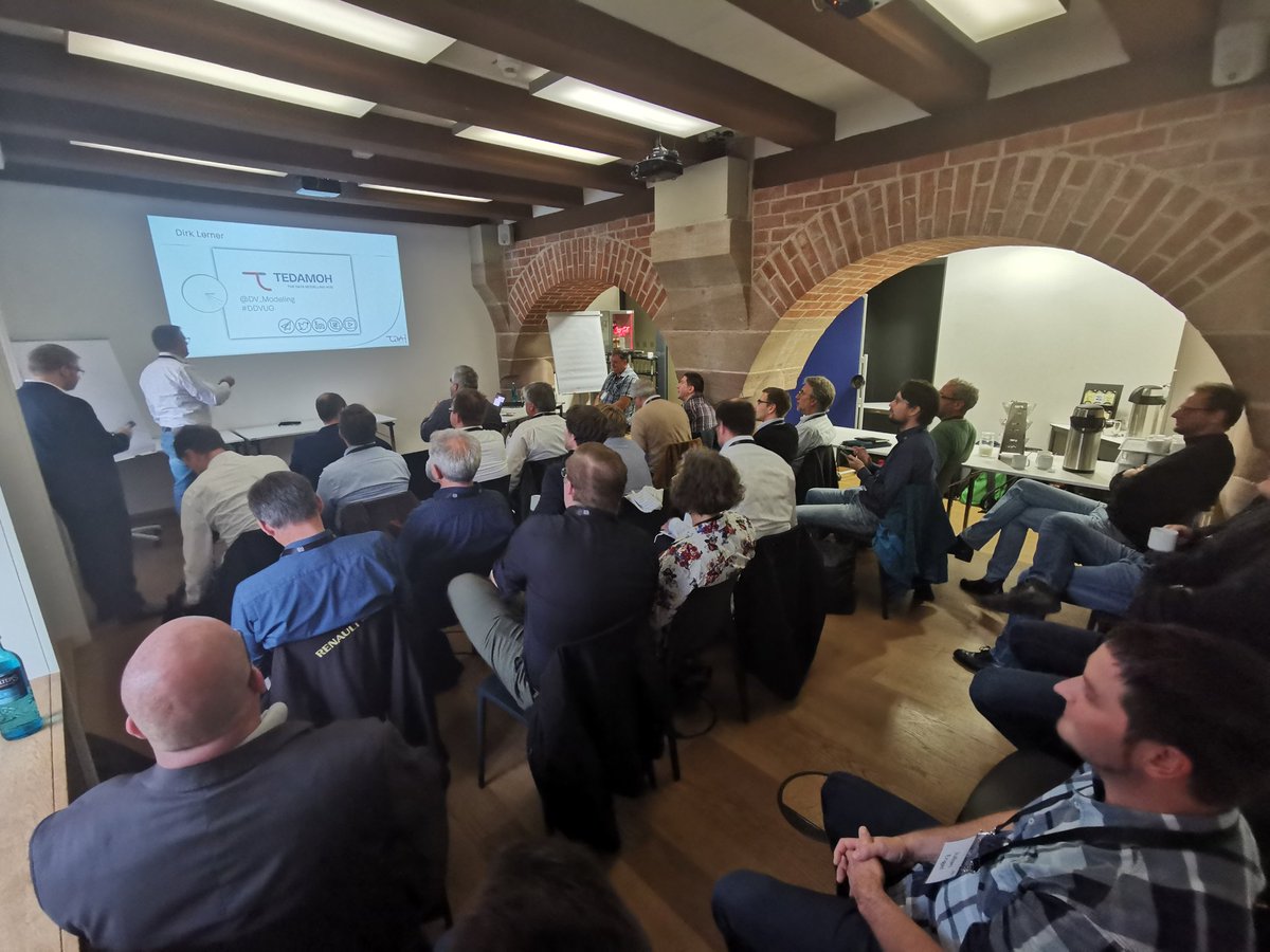 Mr. Bitemporal Dirk Lerner (<a href="/DV_Modeling/">Dirk Lerner @dv-modeling.bsky.social</a>) talks about a "Bitemporal Affront" in his presentation at the 10th #DDVUG - Day

#bitemporal
#DDVUG
#datamodeling