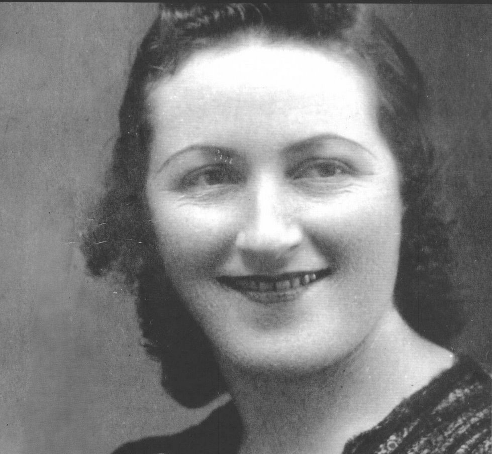 GALLEGAS DEJANDO HUELLA A NIVEL MUNDIAL! 🌎🙋 Las #mujeres en #Galicia fueron importantes y muchas pasaron a la HISTORIA!! En #BelaMuxia destacamos a una de ellas: #CeliaRivas, 1ª mujer europea en participar en un conflicto bélico como transportista! 👉buff.ly/2LGB6o8