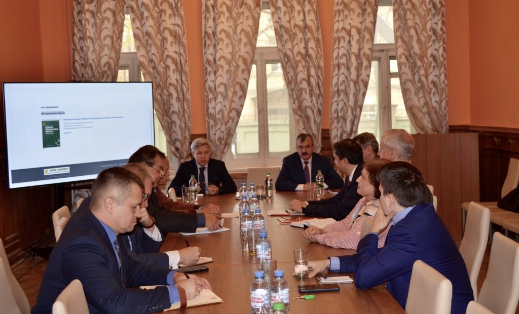 igpran's tweet image. В Институте государства и права РАН под председательством директора Института государства и права РАН, члена-корреспондента РАН Савенкова А.Н. состоялось заседание Центра правовых оборонных исследований Института