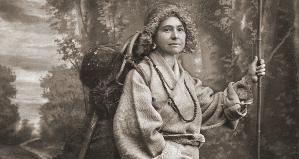 Laboegalite's tweet photo. 🗓️Alexandra David-Néel, née le 24 octobre 1868, est une orientaliste, tibétologue, chanteuse d'opéra, féministe, écrivaine, anarchiste, bouddhiste et exploratrice française. Elle fut, en 1924, la première femme occidentale à atteindre Lhassa, capitale du Tibet. #EphémérideDuLabo https://t.co/GqdT4NP0wJ
