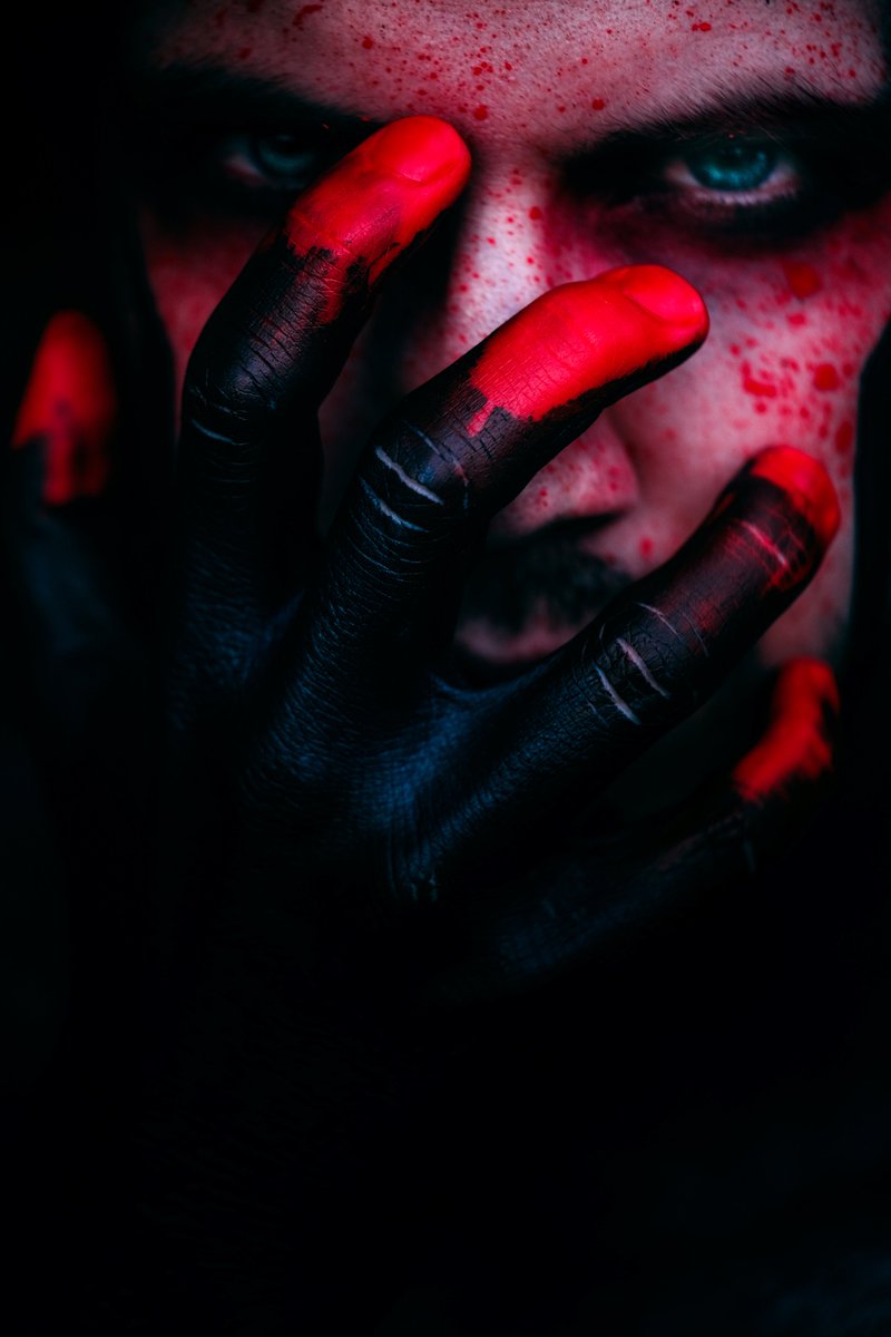 Ta_dahh_cosplay's tweet photo. "A light blue flash within a sea of red and darkness."
Another picture from the "Demon photoshoot" with @Seelenfang_
Happy spooky Season!
#Demon #blackandred #photography #face #maleface #makeup #facepaint #darkart #darkaestetic #maleface #malefacepaint https://t.co/H4utSAoI39