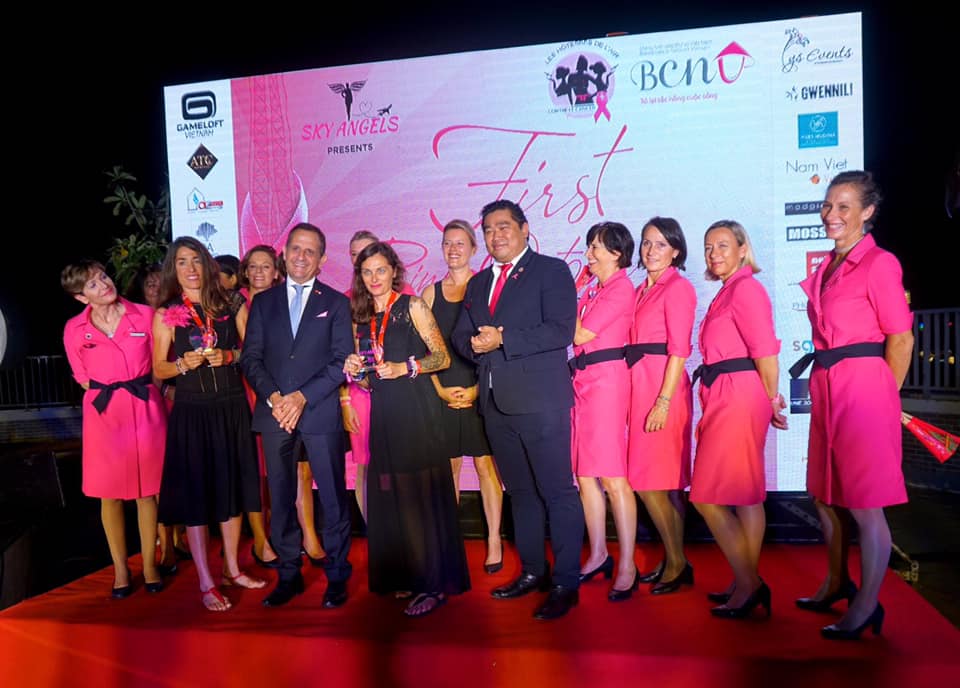 phoenixvoyages's tweet photo. 🎗 Last Tuesday, Phoenix Voyages was pleased to be a partner of the First Pink October Night in Vietnam in the fight against Breast Cancer.

At the initiative of Les Sky Angels Vietnam 2019, the event aimed to raise funds for Mạng lưới ung thư vú Việt Nam - Breast Cancer ! 👏 https://t.co/ED3aUD8XuE