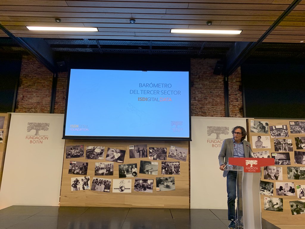 Presentamos desde #ISDIgitalFoundation junto a <a href="/fundacionbotin/">Fundación Botín</a> el I Barómetro digital del Tercer Sector en España. De la mano de <a href="/Rmiranda/">Rodrigo Miranda Beltrán</a>, desgranamos las principales conclusiones de un estudio que se elabora por primera vez #SomosRed #helpingISDIgital