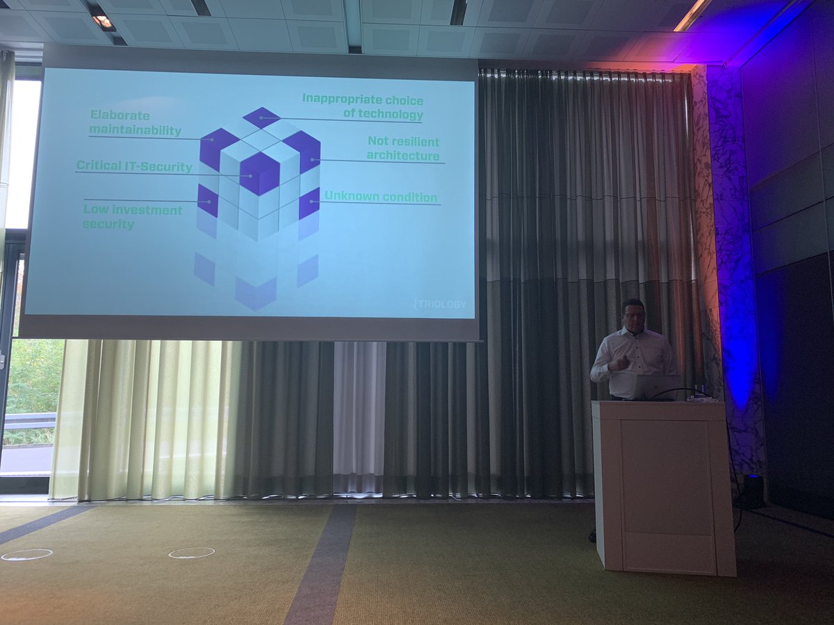 TRIOLOGY_GmbH's tweet photo. Optimierungspotenziale mit einem Code Review erzielen - interessanter Vortrag von Rolf! #qstag #softwareqstag #codereview https://t.co/4EgfyWVcoU