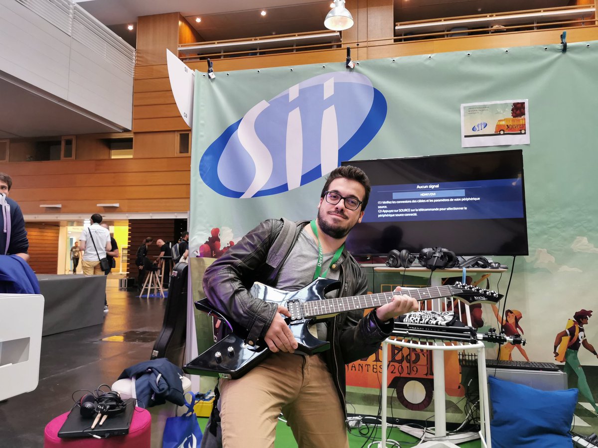SII_Atlantique's tweet photo. 🙏MERCI au @gdgnantes pour l'organisation de ce #DevFestNantes Rock 🤘🎸
Et encore bravo à @Sykwall grand gagnant de notre jeu Rock @SII_Atlantique avec cette guitare électrique  !! 
Vivement le #DevFestNantes 2020🤩 https://t.co/vjQbjwlOpu