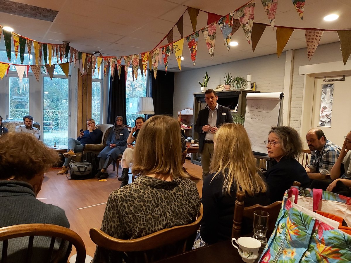 RodeWouw's tweet photo. Weer zo'n mooie van @CormacRussell op 'Meet ABCD day' in Deventer: "Leading with questions, not with answers".  @BijHalte Community Building, Democracy https://t.co/UvGMjSY4YT