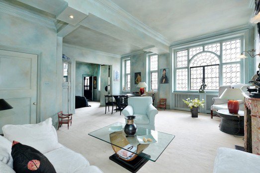 A stunning and luxurious one bedroom apartment situated on the second floor of this impressive building designed by the famous architect Norman Shaw as an additional library and ballroom to the Royal Albert Hall.

ow.ly/R13f50wSsXU 

#London #RealEstate #SouthKensington