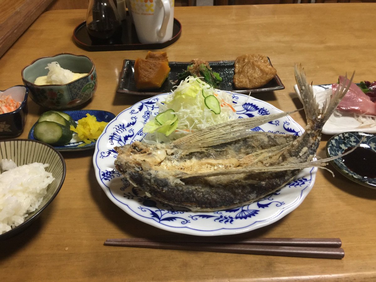 Kiyomitwinkle 山小屋泊が中止になり慌てて昨日予約したこの民宿でも屋久島名物 トビウオの唐揚げ 出ました 刺身も新鮮で厚切りで贅沢な美味しさ 人に作ってもらった料理は残せません 全部美味しくいただきました