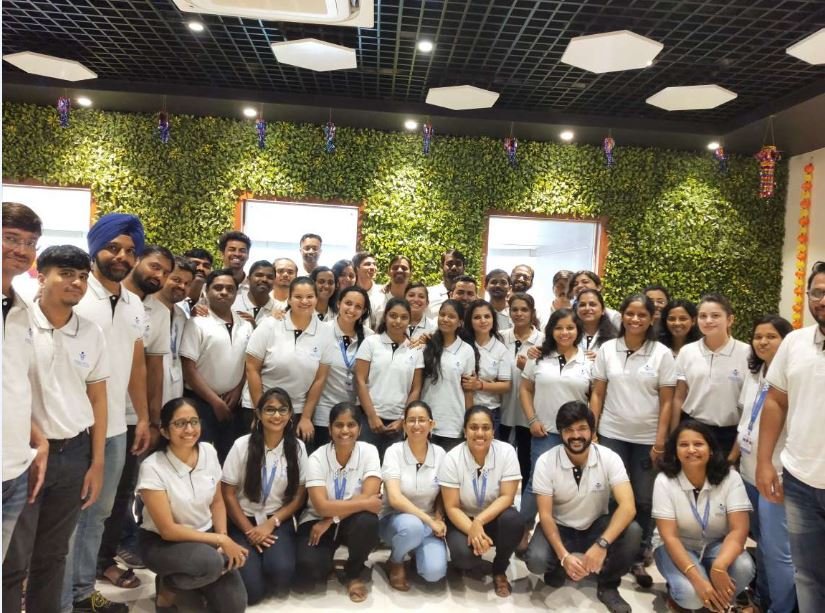 FidelTech's tweet photo. Today Fidelites joined to photograph the moment as they are in one color, with a lot of Diwali festival enthusiasm...!!!
Smiling faces are best to be photographed 😃😃😃
#diwali #festival #FidelTech #Fidelites https://t.co/UJupuf7gSt