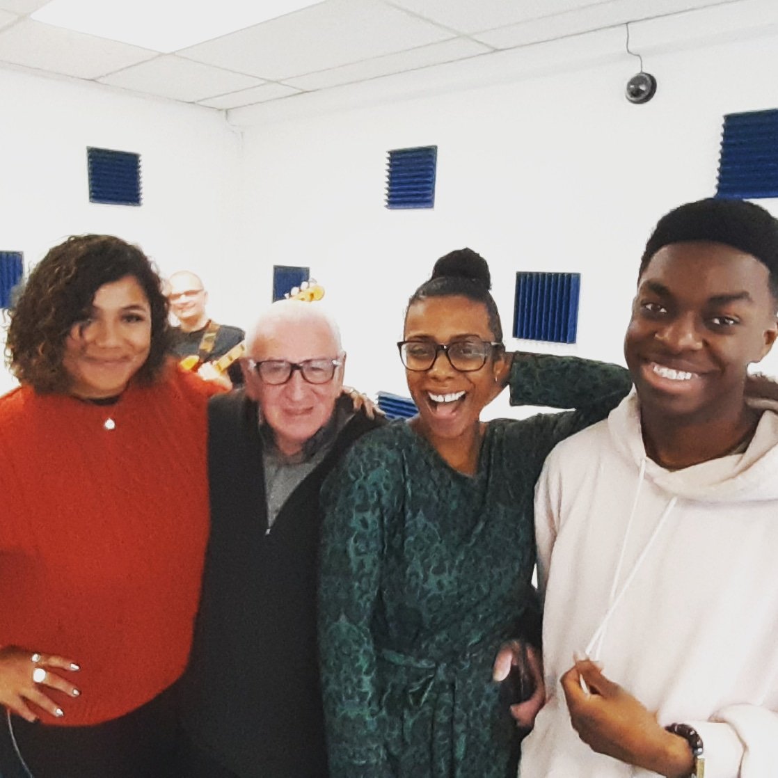 Morgen vanaf 18:00 ZOJazz Lounge @ OSCAM Café <a href="/adamzuidoost/">Amsterdam Zuidoost</a>   met mijn fantastische gasten <a href="/CheyenneToney/">Cheyenne Toney</a>, <a href="/IdrysLTS/">StevenUniverse774</a>, Joop Tertaas, DJ Jay Free &amp; DJ Atti.
TICKETS: eventbrite.nl/e/tickets-zoja…