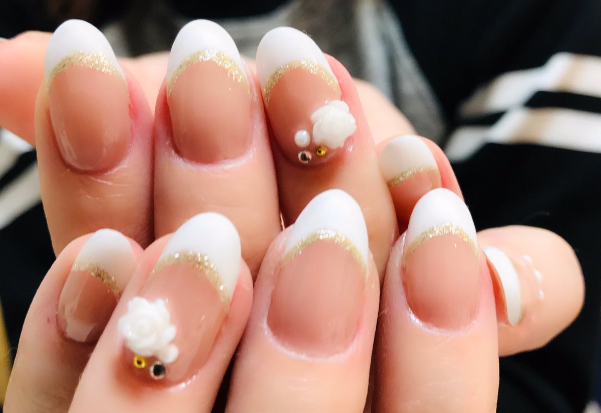 ぺこーん ネイルチェンジ フレンチネイルで女の子ぽくなた セルフは時間かかりますなぁ でも かわゆす さ 気分も変わったから 良い珠出してよ Capcomさん ジェルネイル フレンチネイル アイスボーン