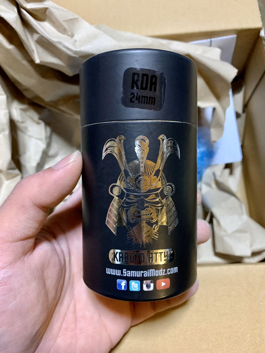 genki_toyfac's tweet photo. VAPE JAPANの天下布武に合わせる
アトマイザー探し…
まず第一弾が着弾💕
SAMURAI MODZ『KABUTO ATTY』
やばっ💦カッコいいし似合う💕
こりゃ良いわ💕
#vapejapan #天下布武 #samuraimodz #kabutoatty https://t.co/WfK5o913wb