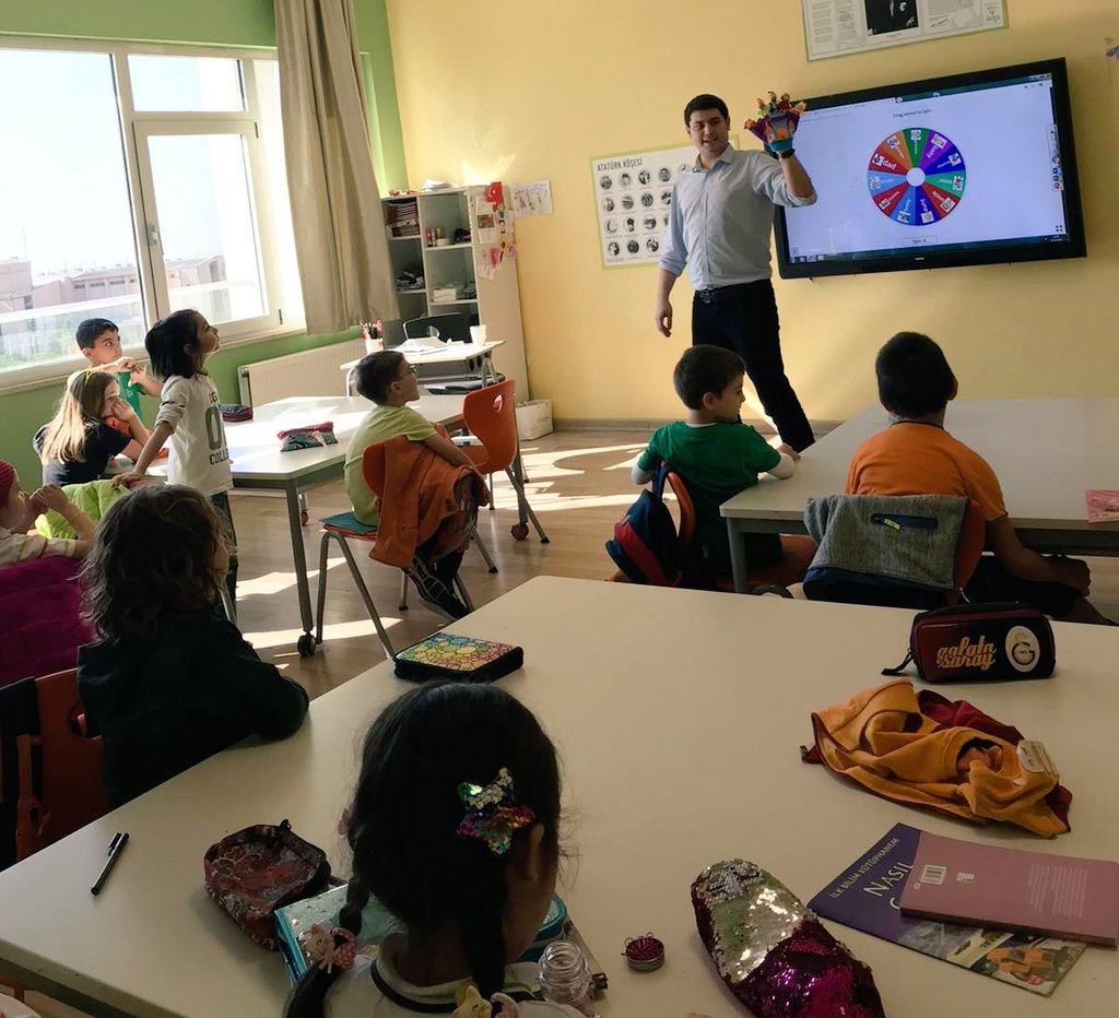 TuzlaPrimary's tweet photo. Tuzla Doğa ❣️

This is mama, kind and dear

This is papa, standing near

This is baby, sweet and small

These are the family one and all!

Thank you Erçim Teacher☀️

@nurhansutlass @ece_hamret @KevsGunesMetin @EltTuzla #tuzladogailkokulu @acrznp @GamzeAri35 @ece_hamret https://t.co/RhGIM9Nt9e